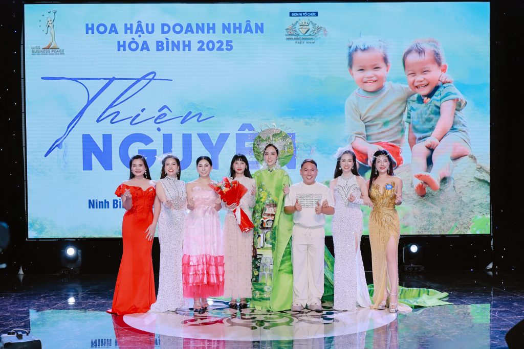Người đẹp đất Tổ đấu giá First Face “Non nước Ninh Bình” làm thiện nguyện