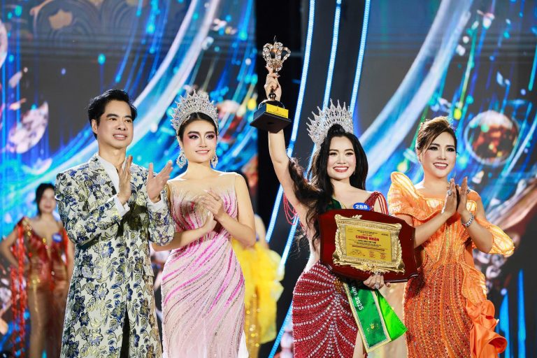 Phạm Duy đăng quang Hoa hậu Trí tuệ của Hoa hậu Doanh nhân Hòa bình 2025 trên sân nhà Ninh Bình