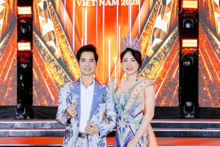 Hoa hậu Nhân ái Trần Thị Phương gây bất ngờ với nhan sắc thăng hạng trong lần đầu xuất hiện sau đăng quang