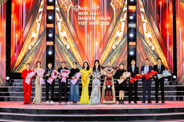 Tiny Trần Makeup Academy được ca sĩ Thanh Thảo vinh danh tại Hoa hậu Doanh nhân Việt Nam 2026