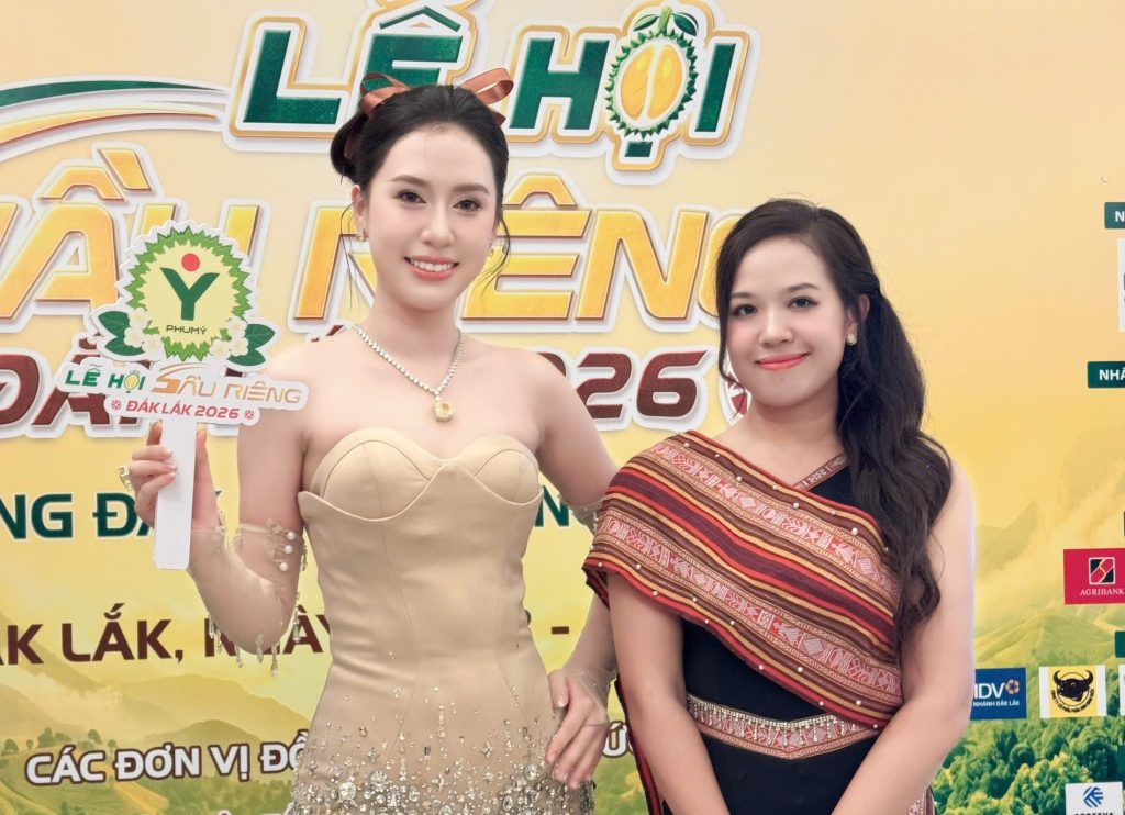 Á hậu Kelly Tran hội ngộ Hoa hậu Đại sứ Du lịch Việt Nam 2024 Đinh Thị Hoa tại Lễ hội Sầu riêng Đắk Lắk 2026