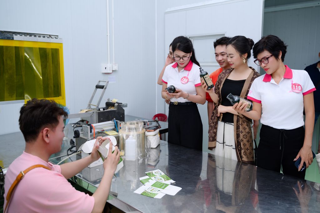 Dàn nữ doanh nhân Hoa hậu Doanh nhân Hương sắc Việt Nam 2026 trải nghiệm nhà máy mỹ phẩm xương rồng Nocas Most