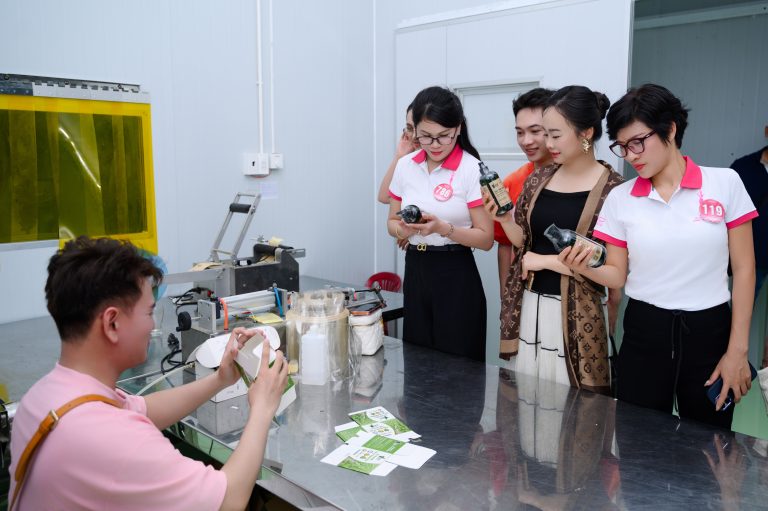 Dàn nữ doanh nhân Hoa hậu Doanh nhân Hương sắc Việt Nam 2026 trải nghiệm nhà máy mỹ phẩm xương rồng Nocas Most